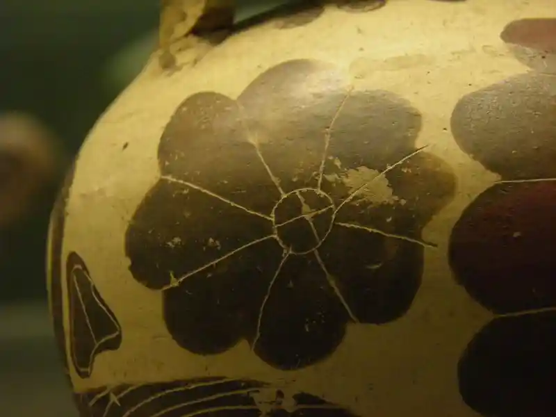 Cross inside a circle, solar disc on a flower-like pattern on a vase